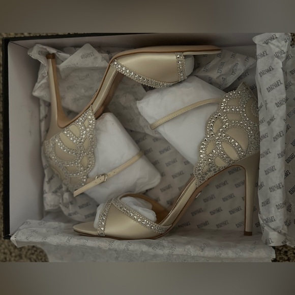 Badgley Mischka - Roxy Ivory Satin Size 10 - Picture 3 of 5